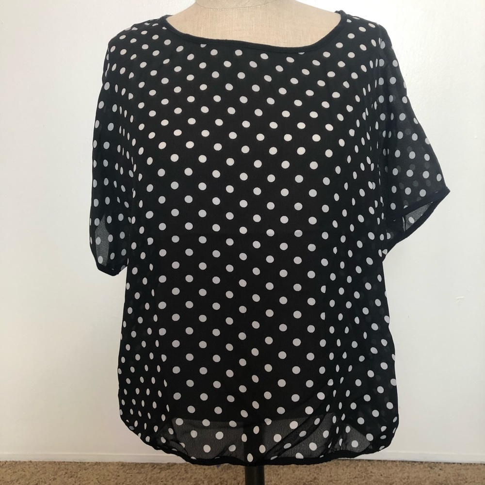 Polka dot shirt sleeve shirt
